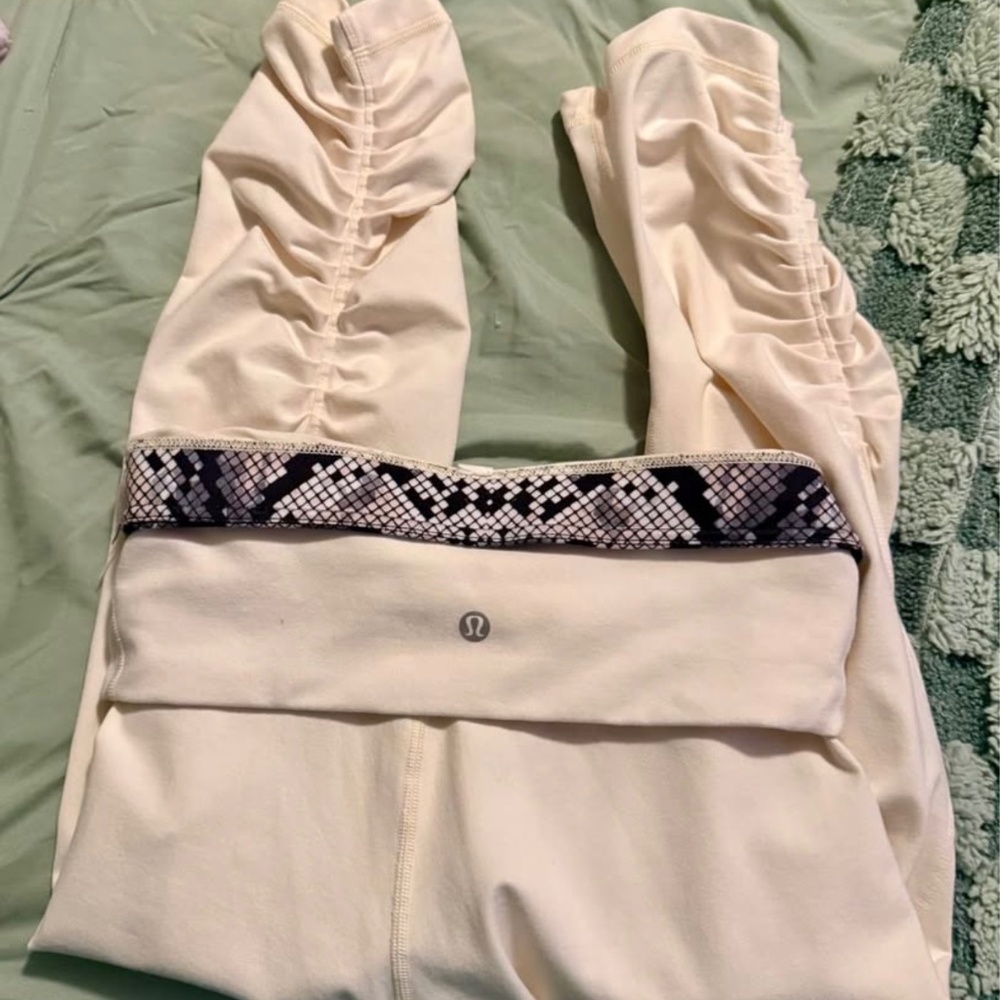 New Lululemon capri leggings size 6
